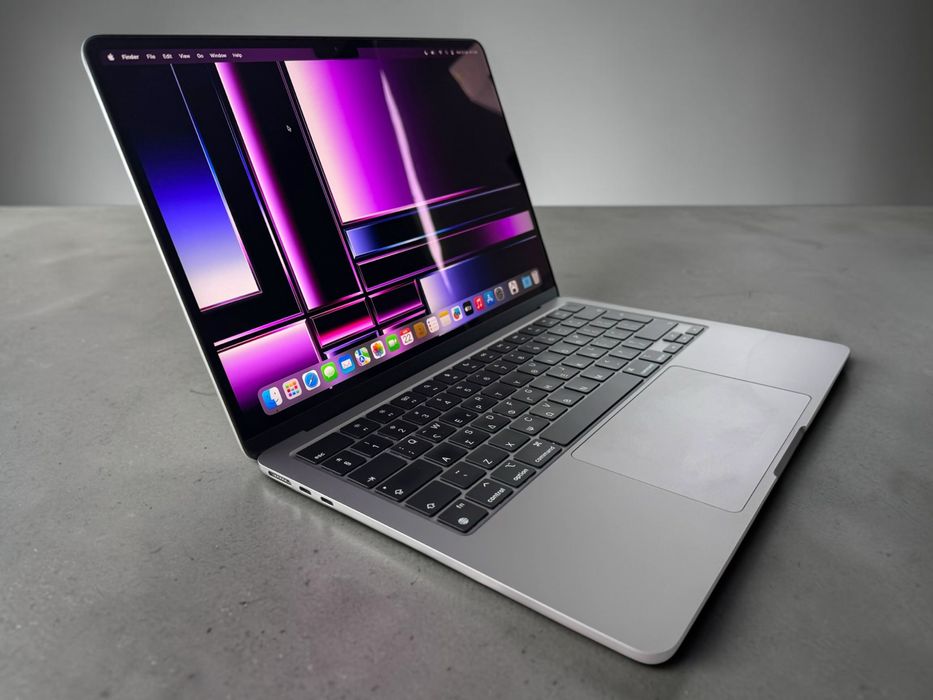 MacBook Air M3 13.6” M3 16RAM 256GB Space Gray 96% Battery!