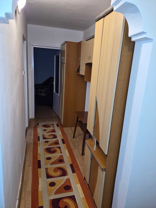 inchiriez apartament 2 camere zona Tatarasi-Metalurgie -350 EURO neg.