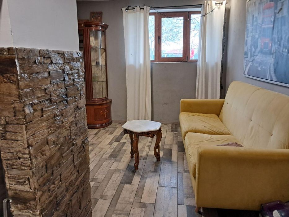 Дава се под наем Къща в Варна, Виница - 1500 кв.м за 500 € - Снимка #1