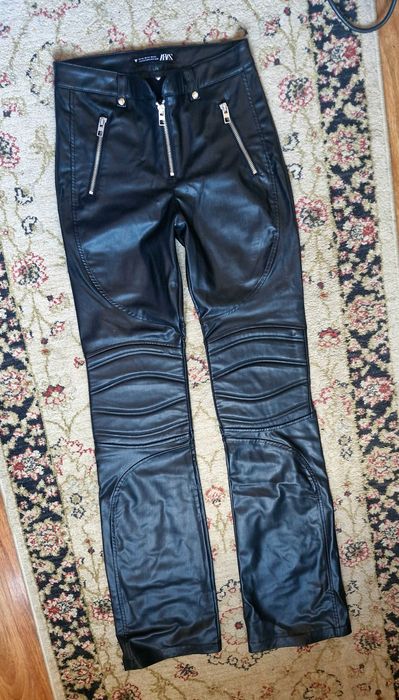 Pantalon imitatie piele ZARA, masura XS, stare IMPECABILA