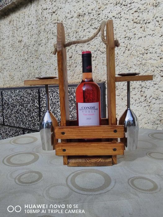 Ръчно изработена стойка за вино