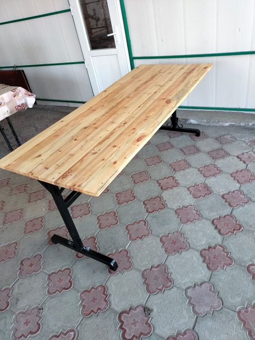Стол со скомейками