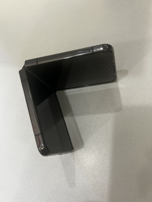 Продавам Samsung  Galaxy  Z flip 4
