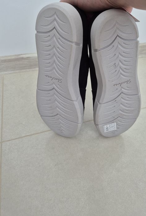 Vand papuci noi Skechers
