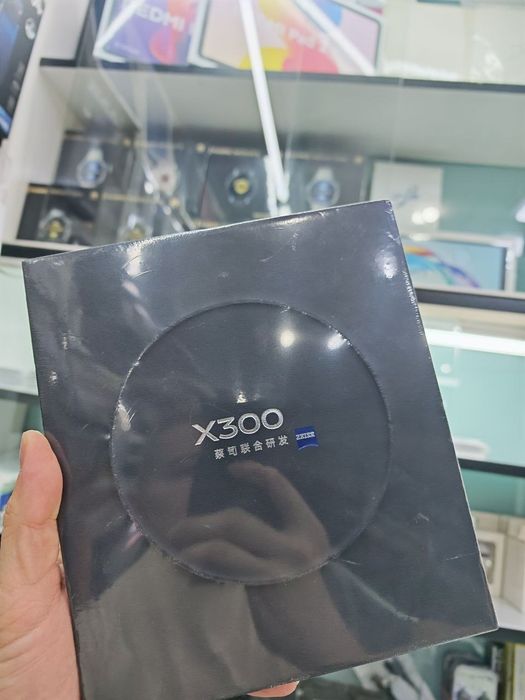 Vivo X300 компактный флагман Zeiss