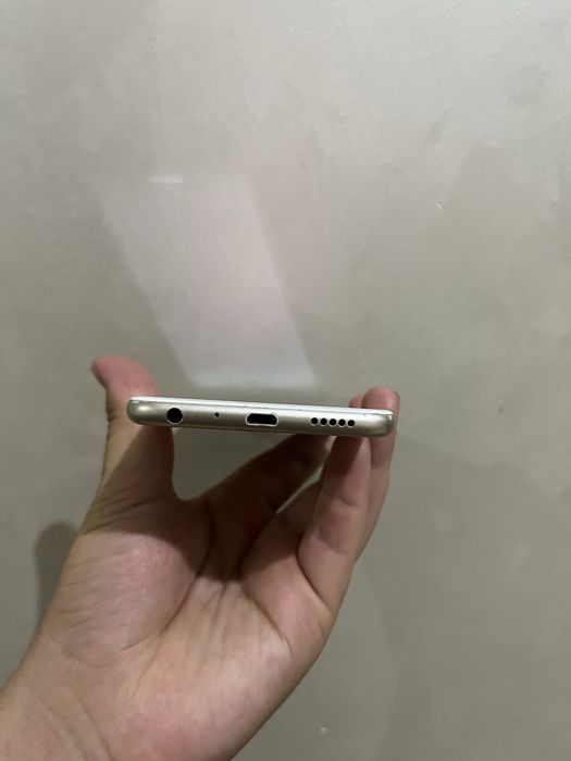 Продам Телефон HUAWEI P SMART