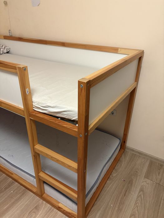 Двуетажно детско легло ikea с матрак