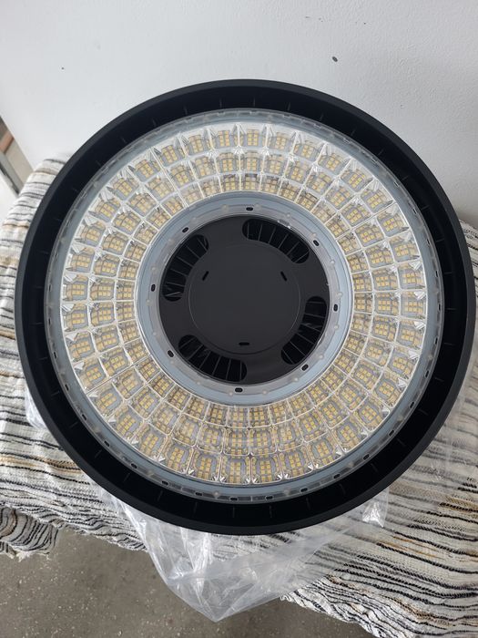 Vand proiectoare lampi. Industriale.