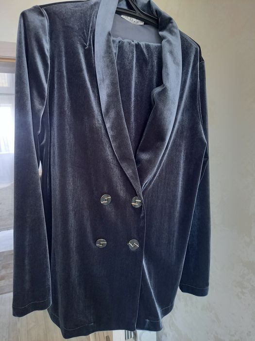 Продам костюм с брюками