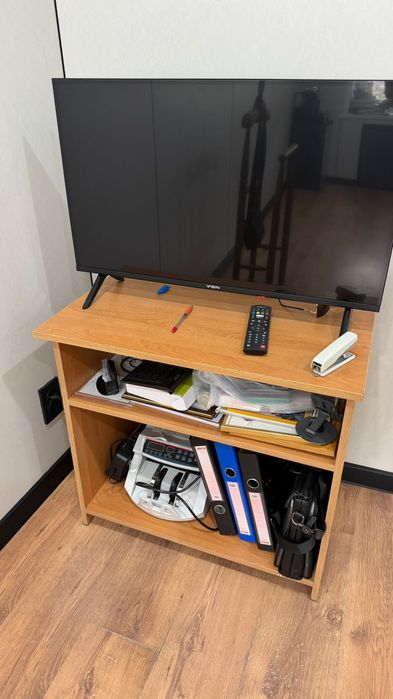 Офисный стол, вешалка напольная