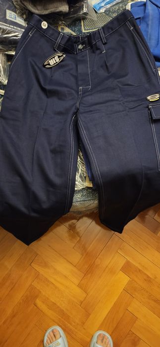 Echipament de lucru: pantaloni, hanorace, tricouri, bluze