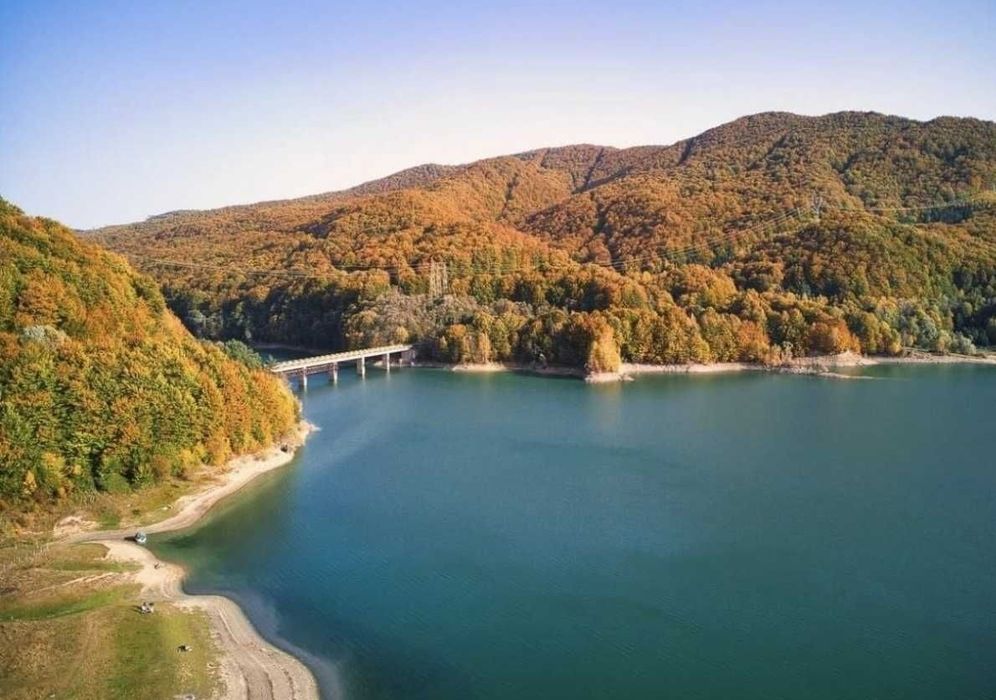 Vând 2 loturi lacul Paltinu
