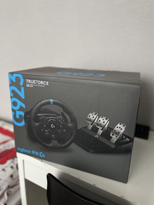 Logitech G923- игровой руль