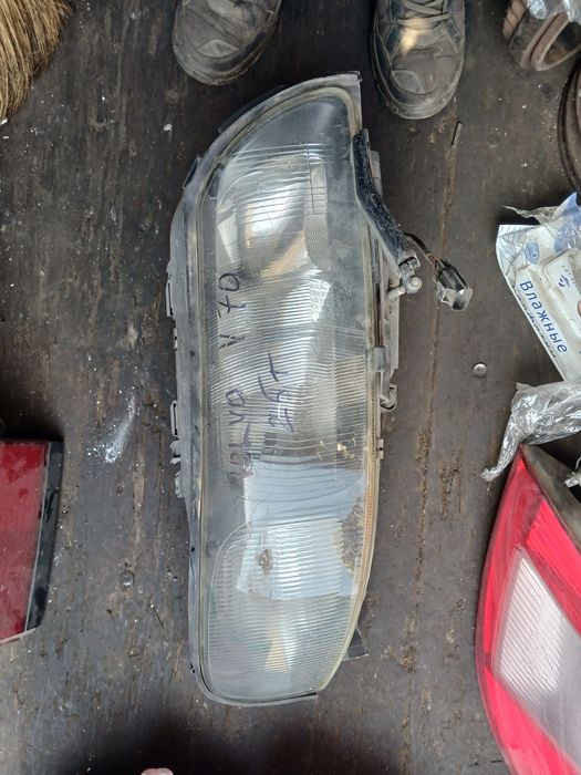 Фара Вольво V70 правая