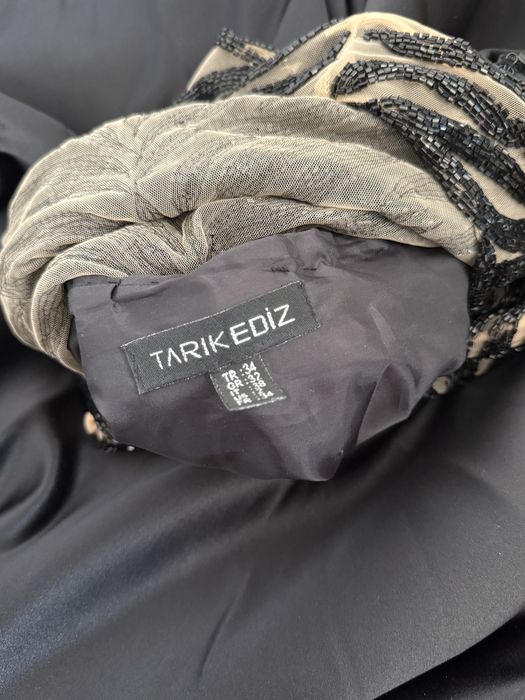 Нарядное платье Tarik Ediz со шлейфом