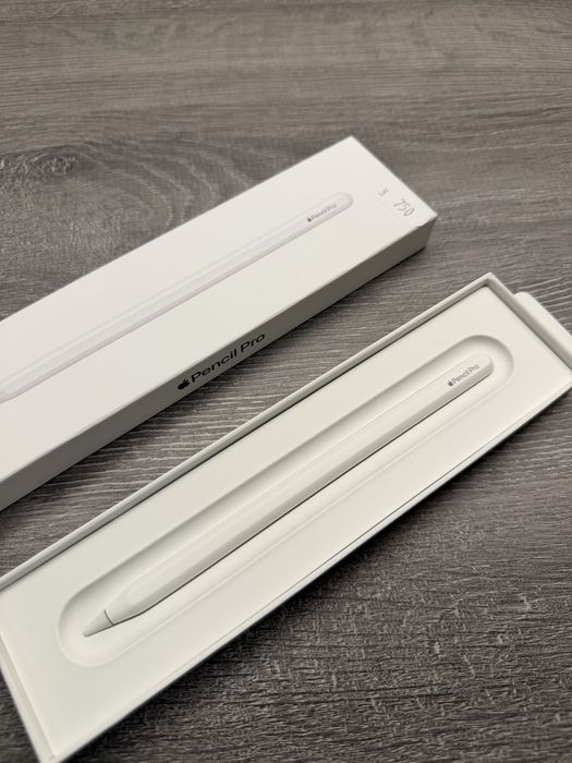Pachet: iPad Air 11-inch (M3) Wi-Fi, 256GB, Starlight, garantie pana in 01.10.2027; Pencil Pro ; Husa orginala ; Folie de protectie privacy