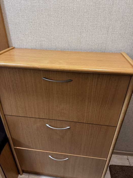 Продам обувницу. 15 тысяч.