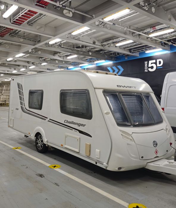 Rulotă Swift Challenger 530–2011/12–stare excepțională, complet echipa