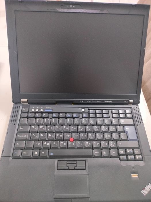 Lenovo t400  чисто нова батерия + докинг станция