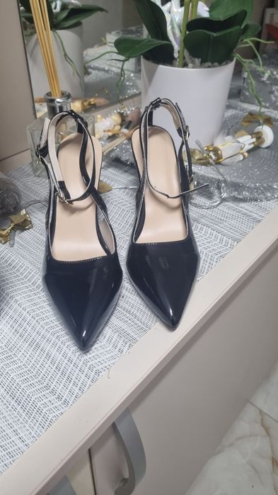Pantofi noi 36 mn