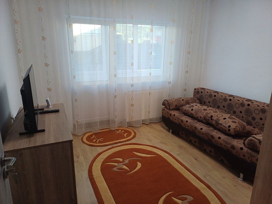 Închiriez apartament