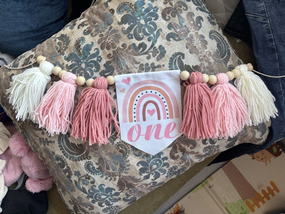 Украса и дрешка за детски рожден ден 1 годинка + подаръци