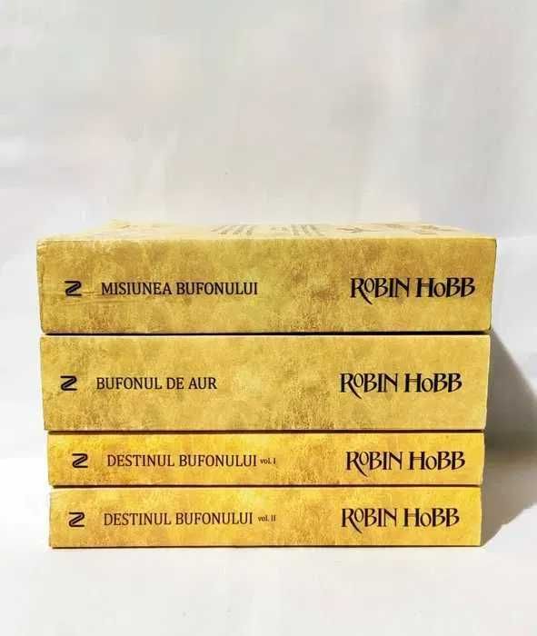Pachet Trilogie completa Omul Aramiu Robin Hobb