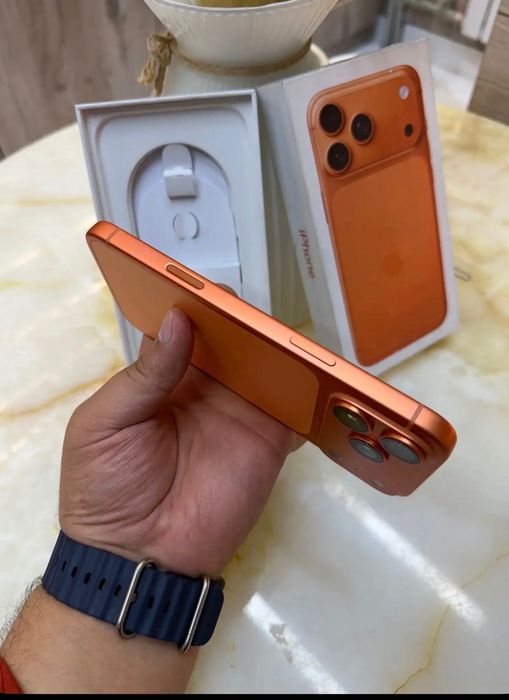 iPhone 17 Pro max 256g Cosmic Orange