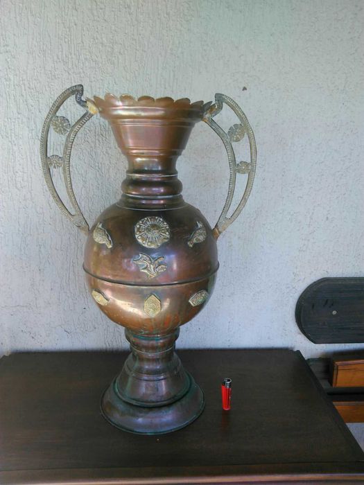 Продавам огромна Френска Барокова медна ваза Рококо