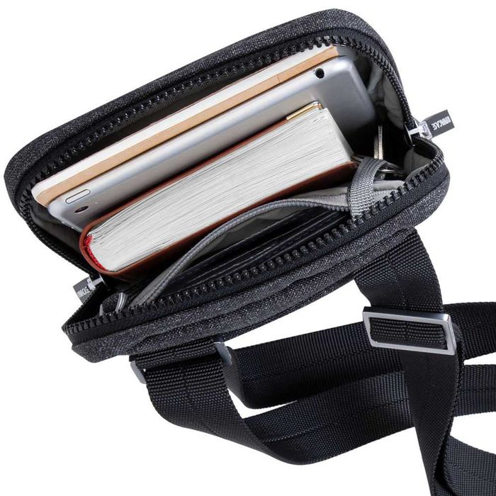 ^ Рассрочка на сумку RIVACASE 8810 8" Crossbody bag for Tablets /12