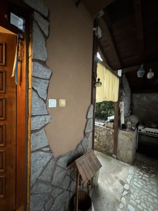 Продават етаж от къща