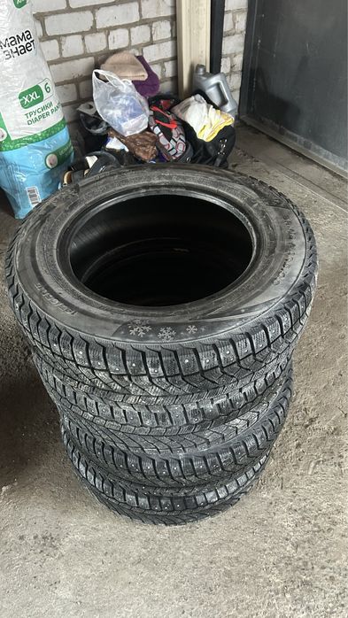 Продам 4 шины viatti (зимние)