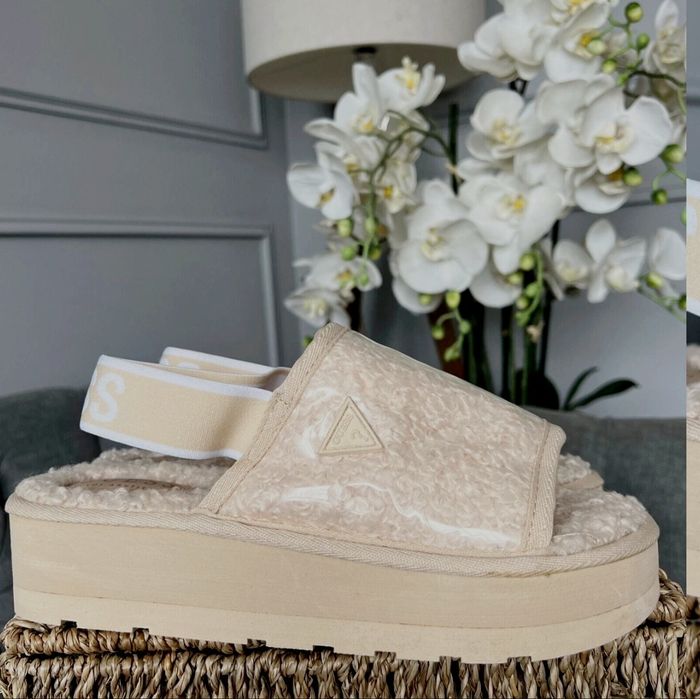 Нови сандали на Guess