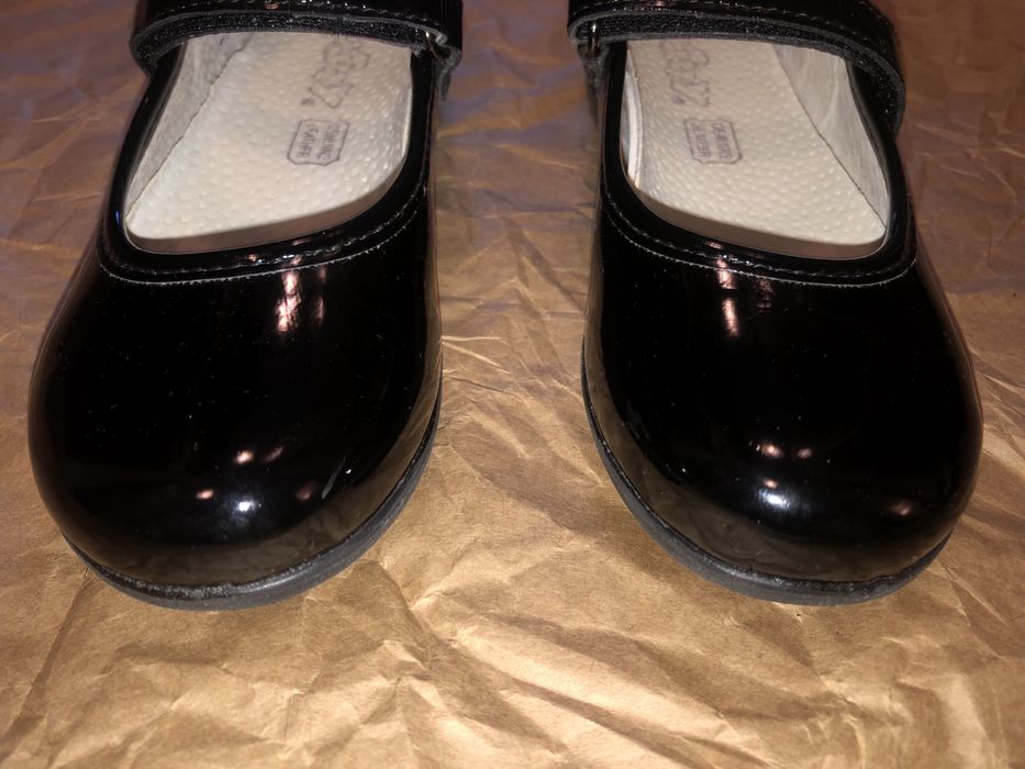 Pantofi noi din piele naturala lacuita pt fete