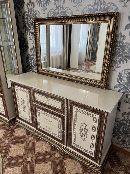 Продам дешево гарнитур