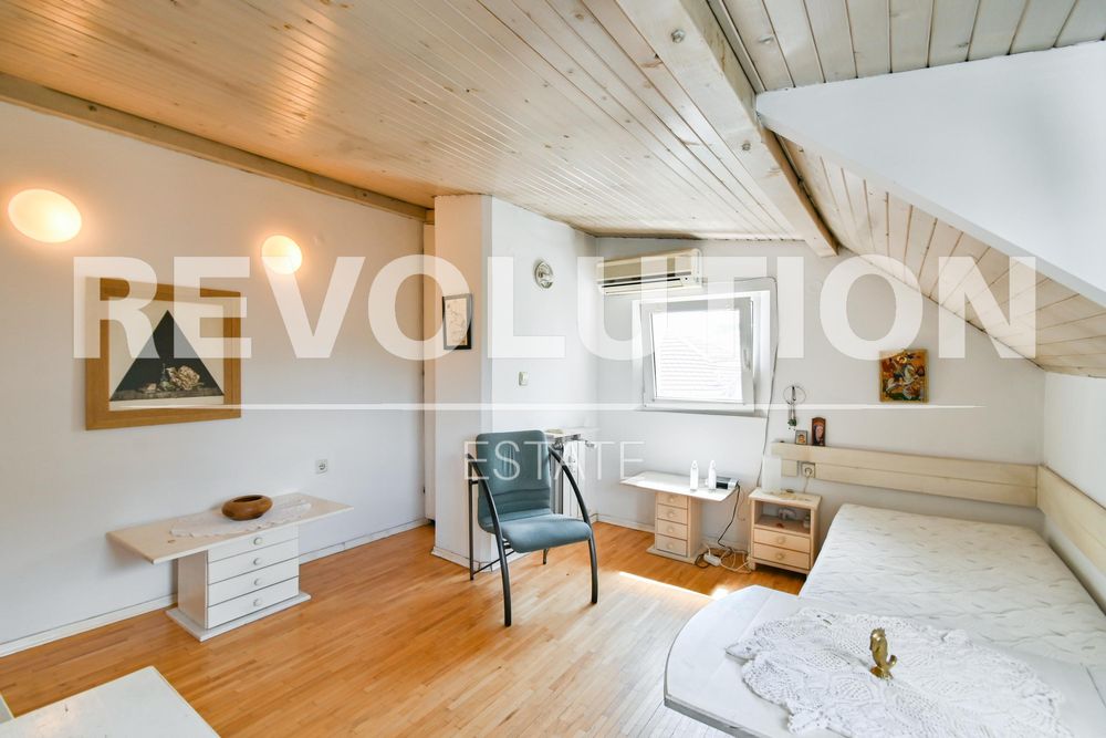 Продава се Тристаен апартамент в София, Докторски паметник - 70 кв.м за 4500 €/кв.м - Снимка #11