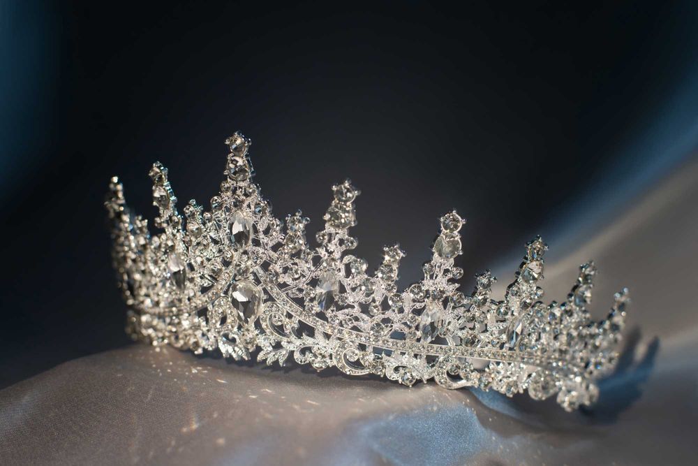 Диадема, корона с прозрачными кристаллами. Доставка включена.