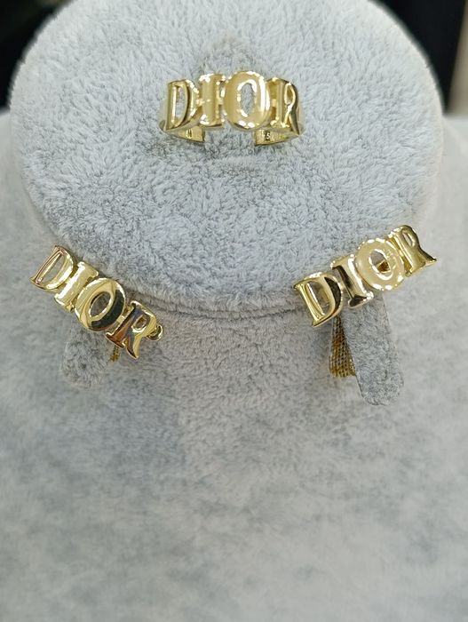 Золотое комплект Christian Dior , проба 585, общий вес 5,85 гр размер
