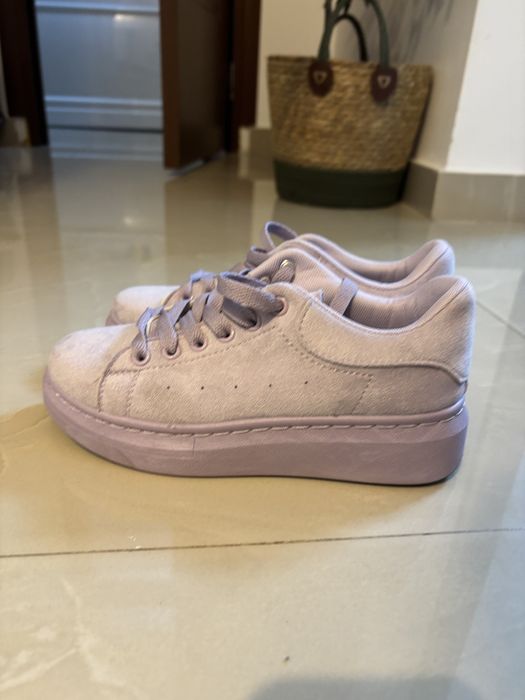 Adidasi dama cu sireturi