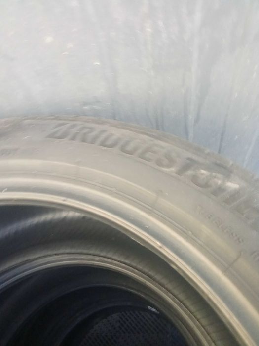 Vând set 4 cauciucuri 255/45/19.De vara, foarte puțin uzate.Pret negociabil.