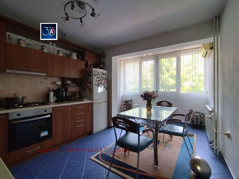 Продава се Тристаен апартамент в Плевен, Мара Денчева - 95 кв.м за 1632 €/кв.м - Снимка #7