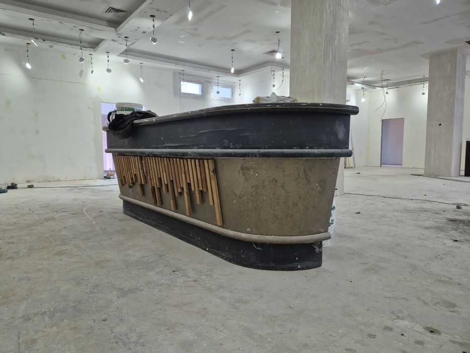 Bar cu blaturi din marmura