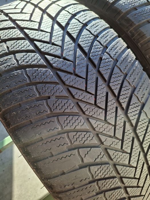 2 Anvelope de iarnă 255 55 r18 Bridgestone