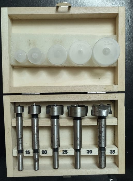 vând freze pt.balamale,noi