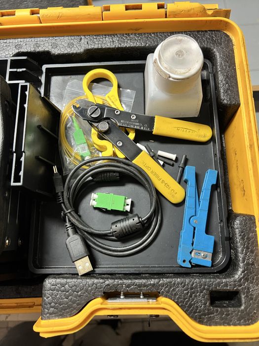 Aparat de lipit fibra optica Fujikura 90S cu ghilotina CT50