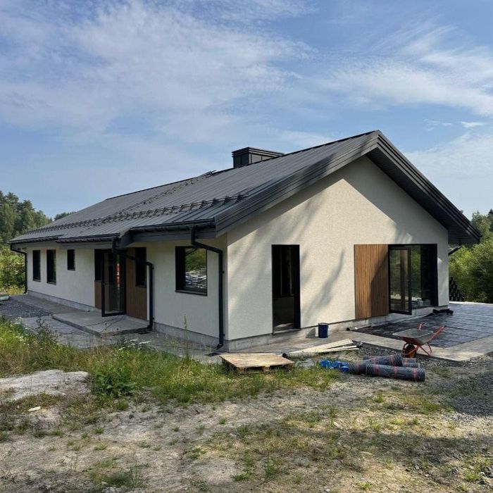 Vând case pe structura metalica