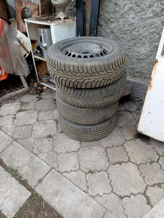 Продам резину на 15 с дисками от mercedes