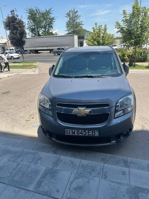 Продается Chevrolet Orlando 2014 года.