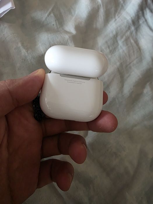 Airpods 4 с документом