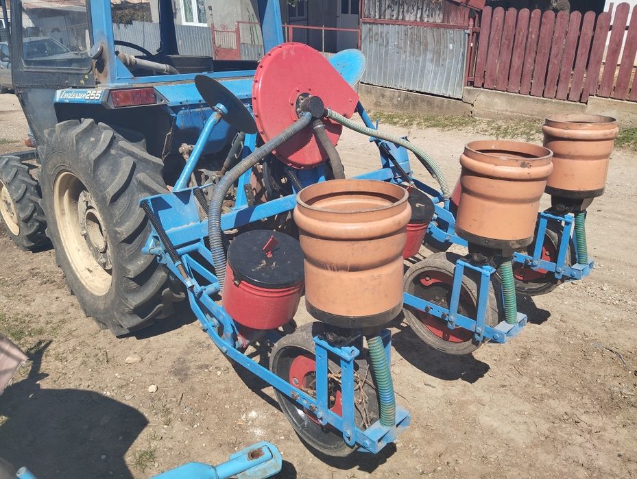 Semanatoare de porumb mic